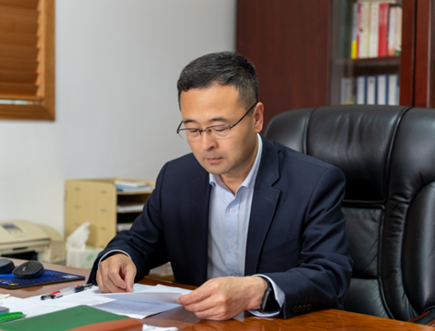 j9九游会科研先锋|张晓伟：环保胶黏剂行业的“胶胶”者